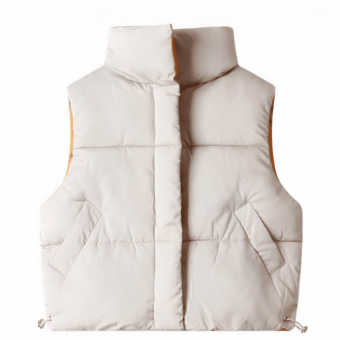 Vediamo un piumino beige senza maniche per bambini su uno sfondo bianco.
