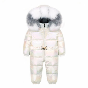 Calda tuta da neve per ragazzi.