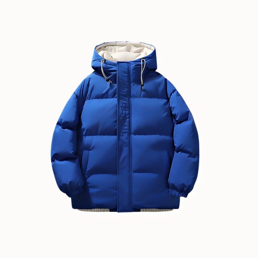 Giacca da sci da uomo bicolore con cappuccio blu royal e bianco, aderente e imbottito, visualizzata su uno sfondo chiaro.